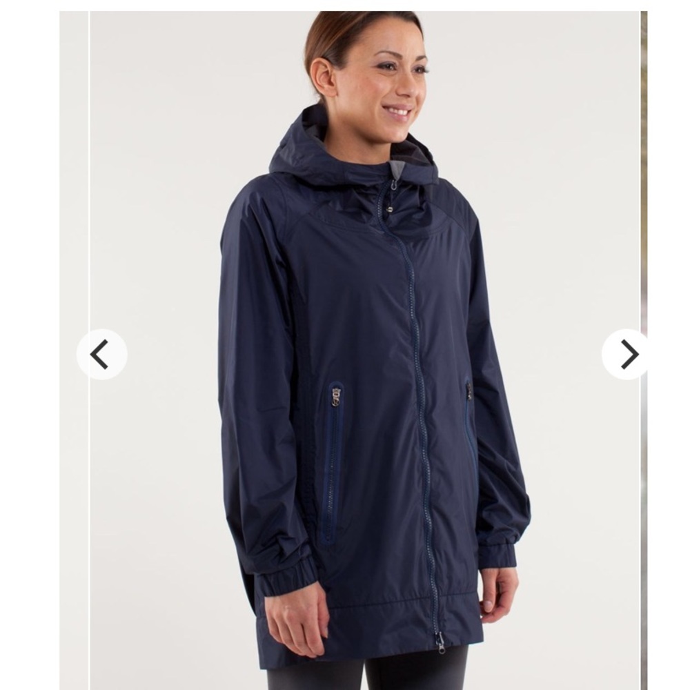 Lululemon , women’s 6, waterproof rain jacket. Navy blue.